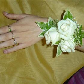 fwthumbWrist Corsage.jpg
